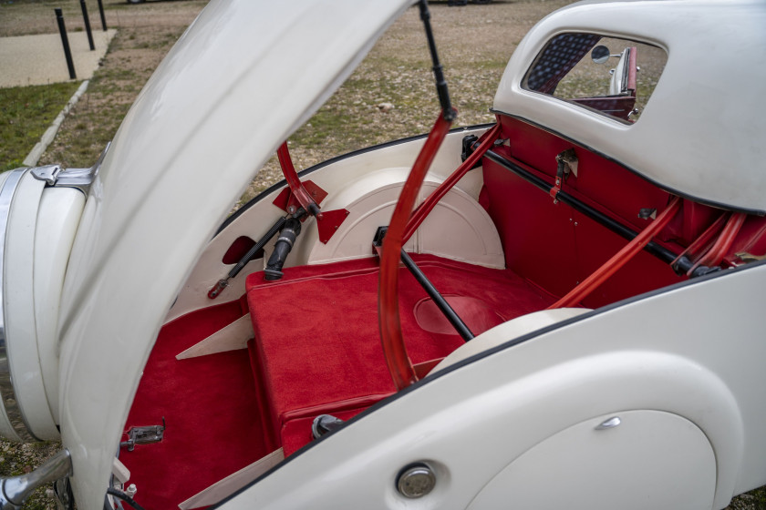 1938 Peugeot 402 Éclipse "coupé-cabriolet transformable"