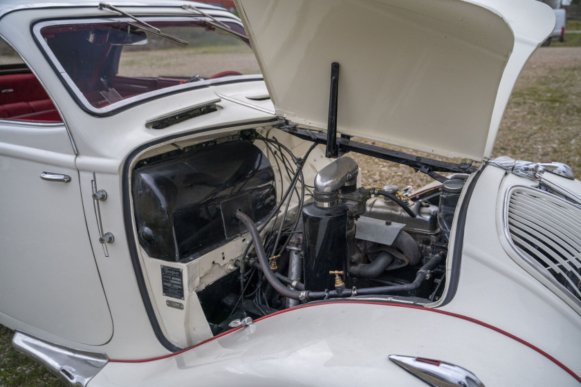 1938 Peugeot 402 Éclipse "coupé-cabriolet transformable"