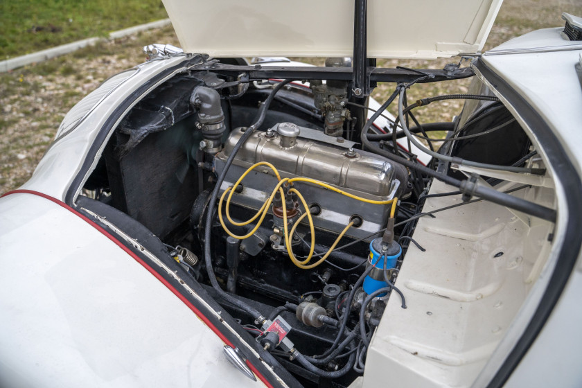 1938 Peugeot 402 Éclipse "coupé-cabriolet transformable"