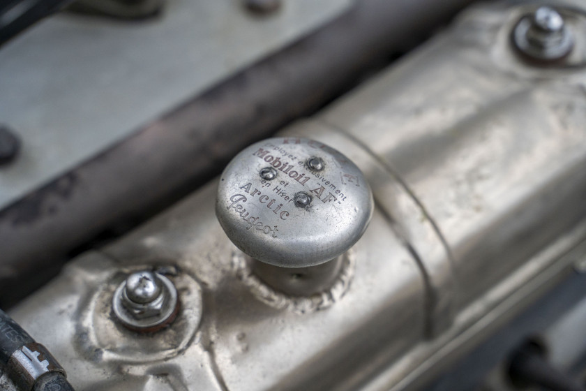 1938 Peugeot 402 Éclipse "coupé-cabriolet transformable"