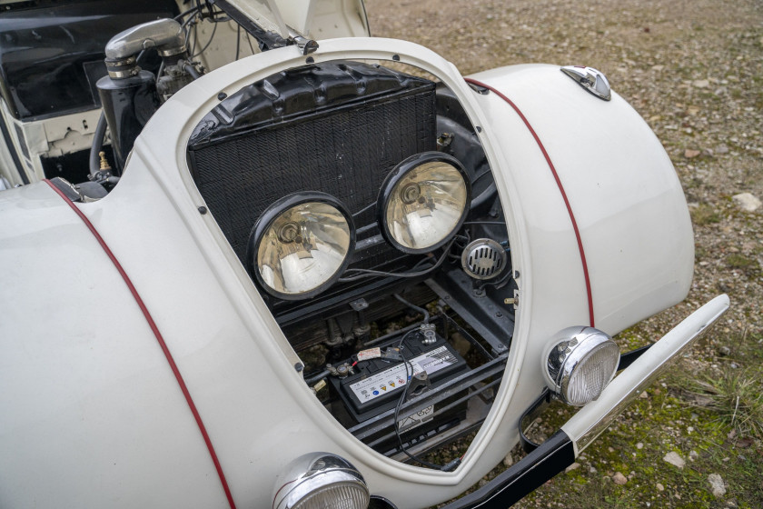 1938 Peugeot 402 Éclipse "coupé-cabriolet transformable"
