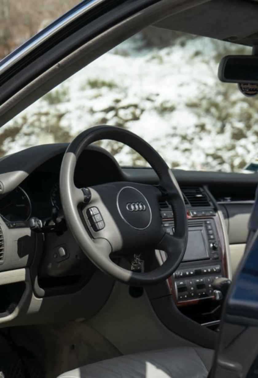 2001 Audi A8 W12 6.0L de Johnny Hallyday  Sans réserve