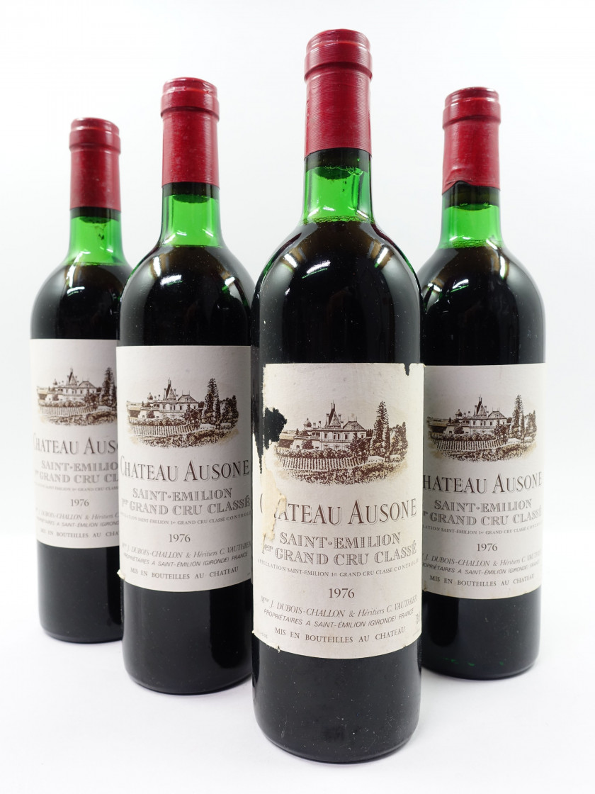 4 bouteilles CHÂTEAU AUSONE 1976 1er GCC (A) Saint Emilion (3 légèrement bas