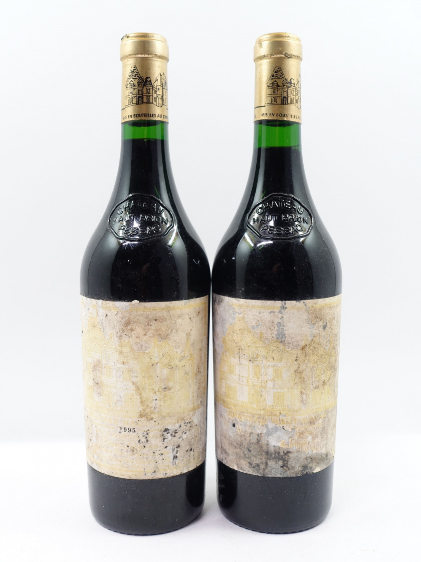 2 bouteilles CHÂTEAU HAUT BRION 1995 1er GC Pessac Léognan (étiquettes quasi détruites