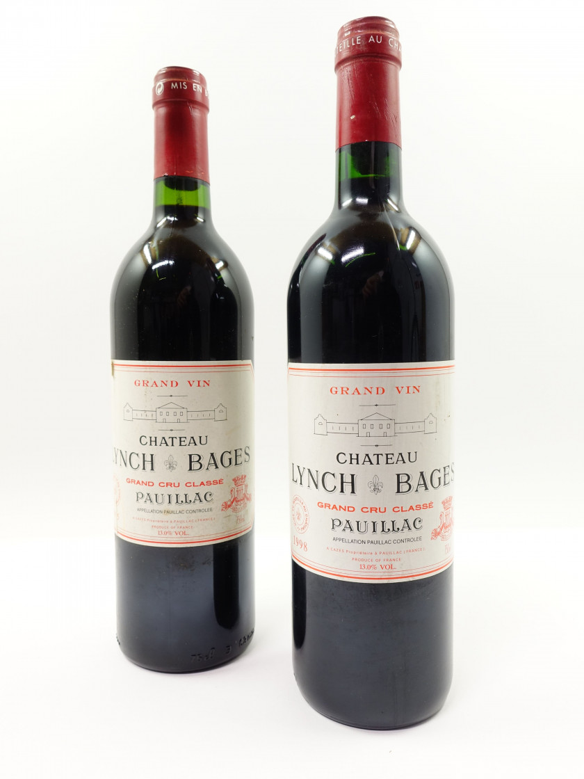 2 bouteilles 1 bt : CHÂTEAU LYNCH BAGES 1995 5è GC Pauillac (étiquette tachée, léger déchirée)