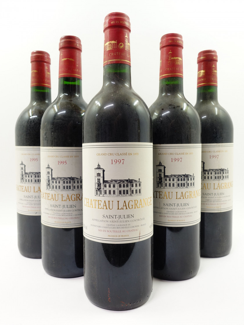 5 bouteilles 2 bts : CHÂTEAU LAGRANGE 1995 3è GC Saint Julien (étiquettes tachées)