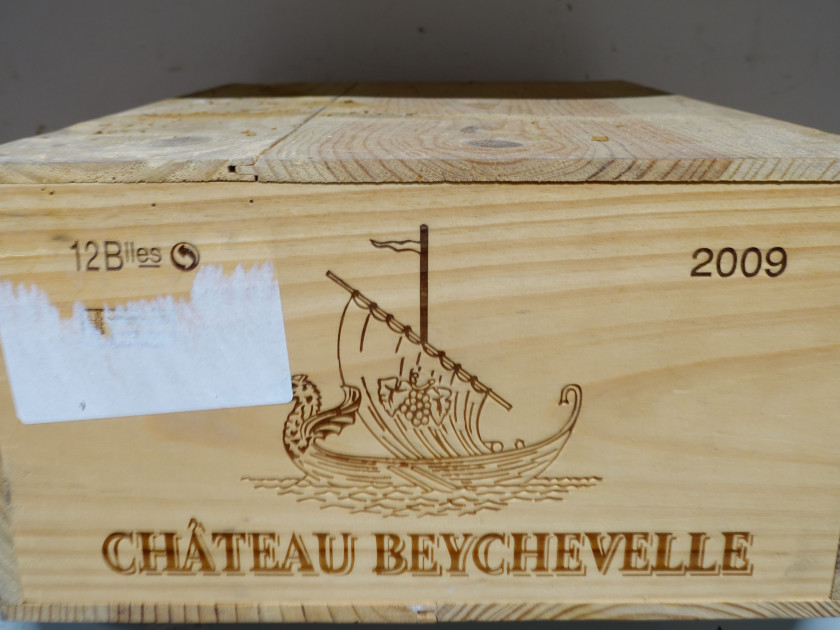 12 bouteilles CHÂTEAU BEYCHEVELLE 2009 4è GC Saint Julien Caisse bois d'origine (abimée