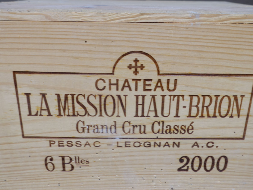 6 bouteilles CHÂTEAU LA MISSION HAUT BRION 2000 CC Pessac Léognan Caisse bois d'origine (abimée vermoulue)