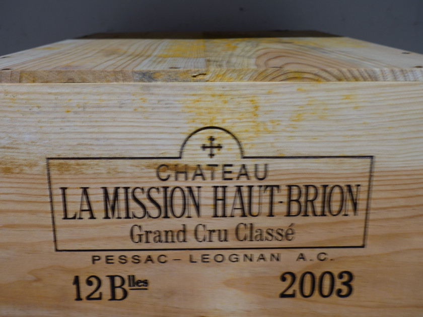 12 bouteilles CHÂTEAU LA MISSION HAUT BRION 2003 CC Pessac Léognan Caisse bois d'origine