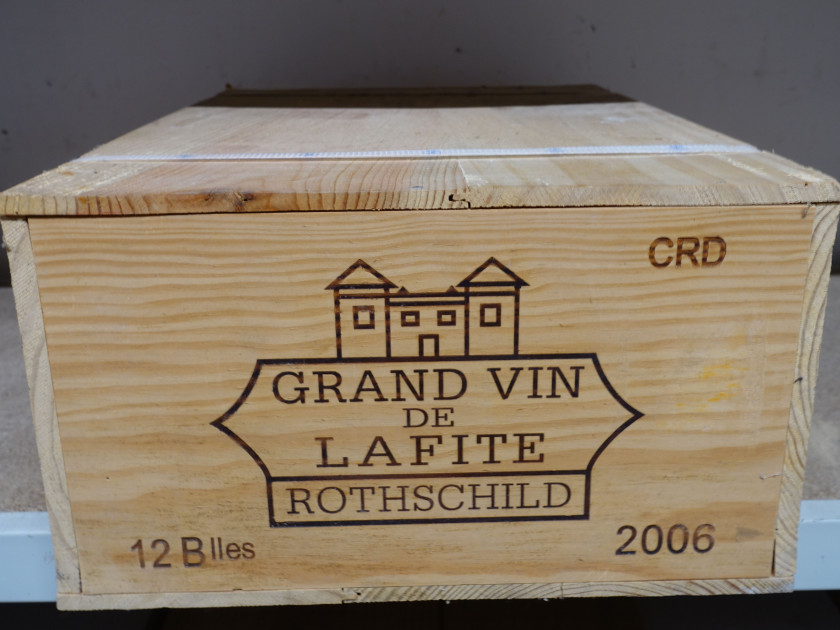 12 bouteilles CHÂTEAU LAFITE ROTSHCHILD 2006 1er GCC Pauillac Caisse bois d'origine (cerclée