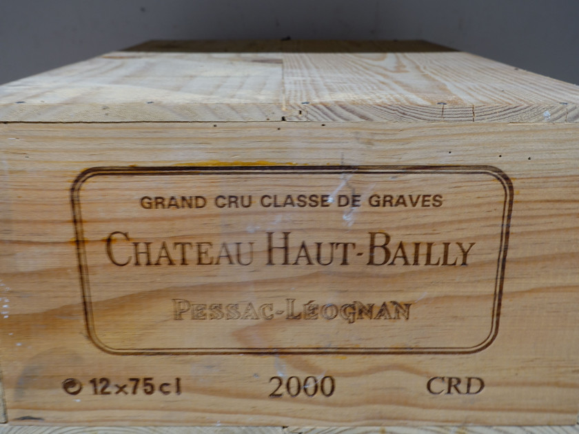 12 bouteilles CHÂTEAU HAUT BAILLY 2000 CC Pessac Léognan Caisse bois d'origine (abimée