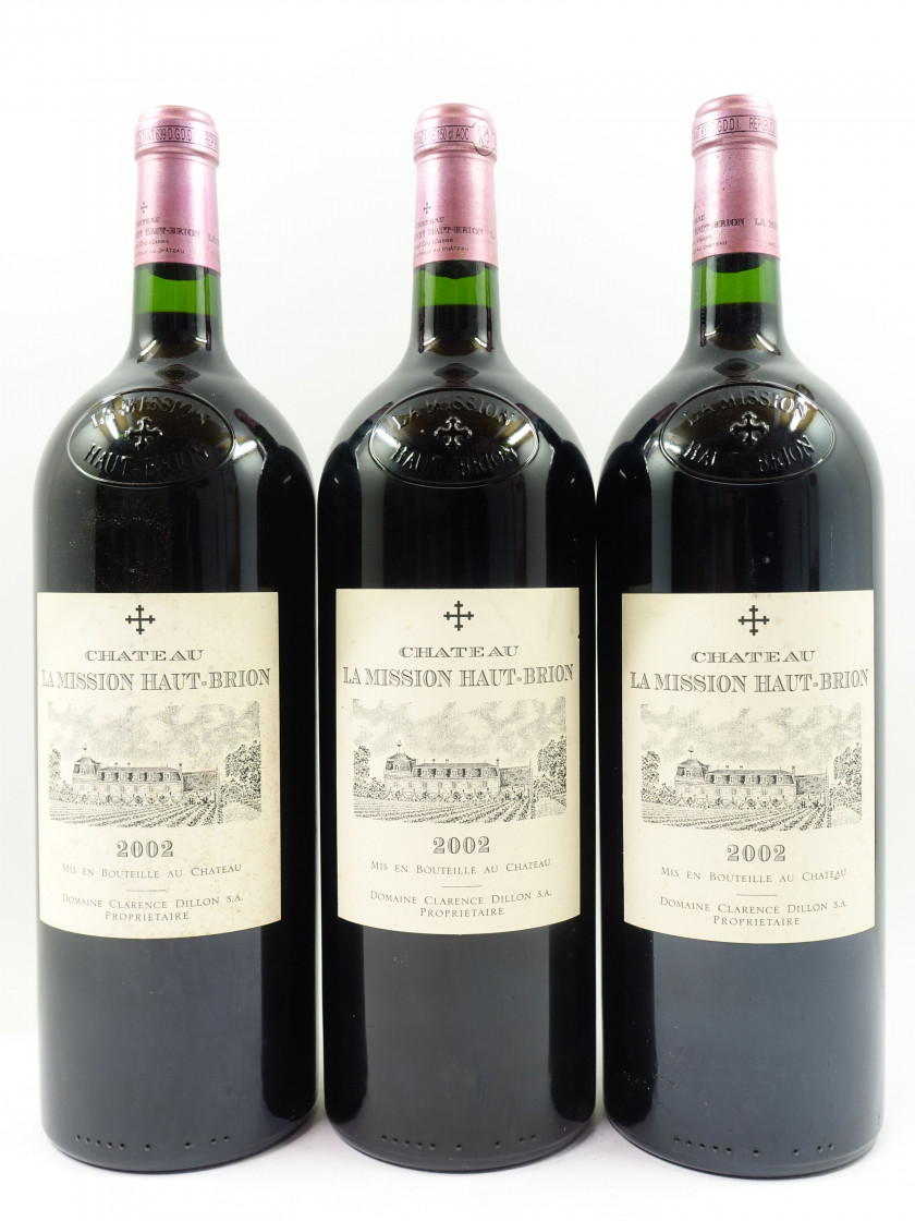 3 magnums CHÂTEAU LA MISSION HAUT BRION 2002 CC Pessac Léognan (étiquettes léger tachées)