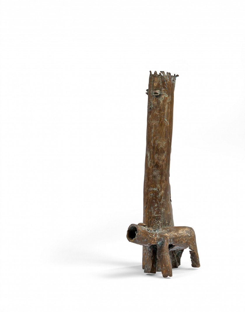 Siriki KY Né en 1953 - Burkina Faso Sans titre (Personnage et chien) Bronze à patine verte et or