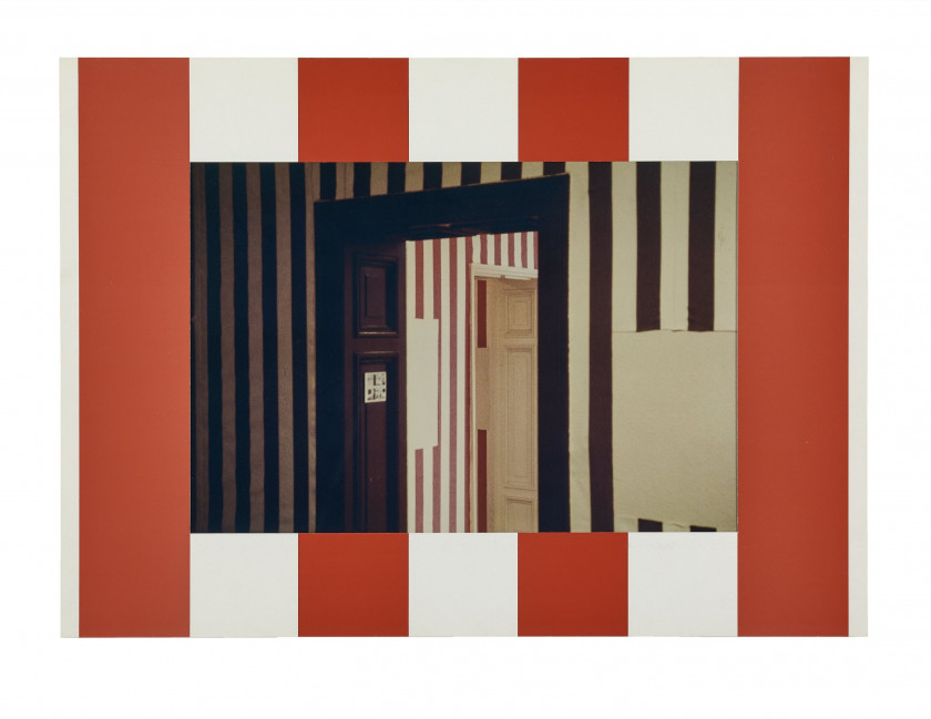 Daniel BUREN (Né en 1938) Sans titre - 1984 C-print et photographie sous passe-partout rouge et blanc