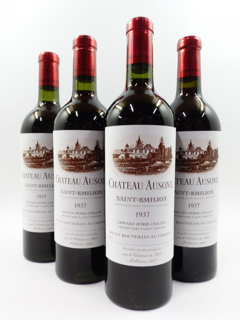 4 bouteilles CHÂTEAU AUSONE 1937 1er GCC (A) Saint Emilion (indication au bas des étiquettes "Rebouchée et réétiquettée par le Château