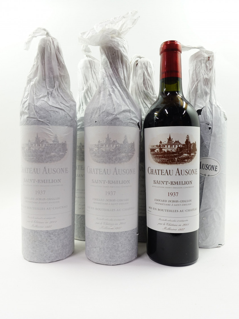 6 bouteilles CHÂTEAU AUSONE 1937 1er GCC (A) Saint Emilion (indication au bas des étiquettes "Rebouchée et réétiquettée par le Château
