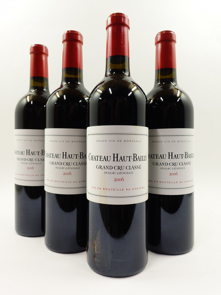 12 bouteilles CHÂTEAU HAUT BAILLY 2006 CC Pessac Léognan (étiquettes tachées)