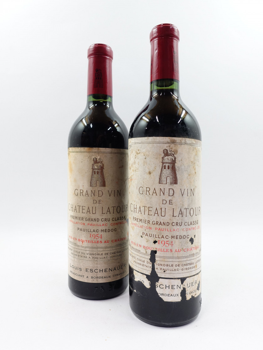 2 bouteilles CHÂTEAU LATOUR 1954 1er GC Pauillac (étiquettes d'origine abimées, déchirées