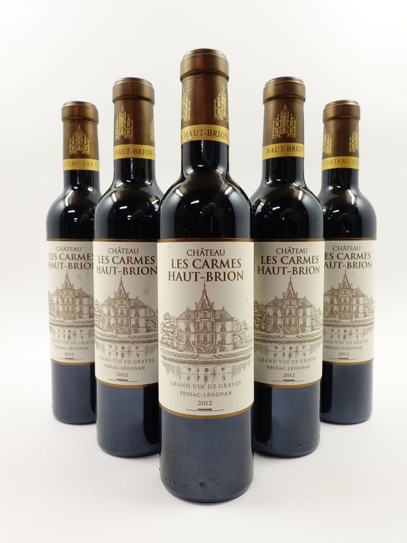 16 demi-bouteilles CHÂTEAU LES CARMES HAUT BRION 2012 Pessac Léognan (étiquettes léger tachées)