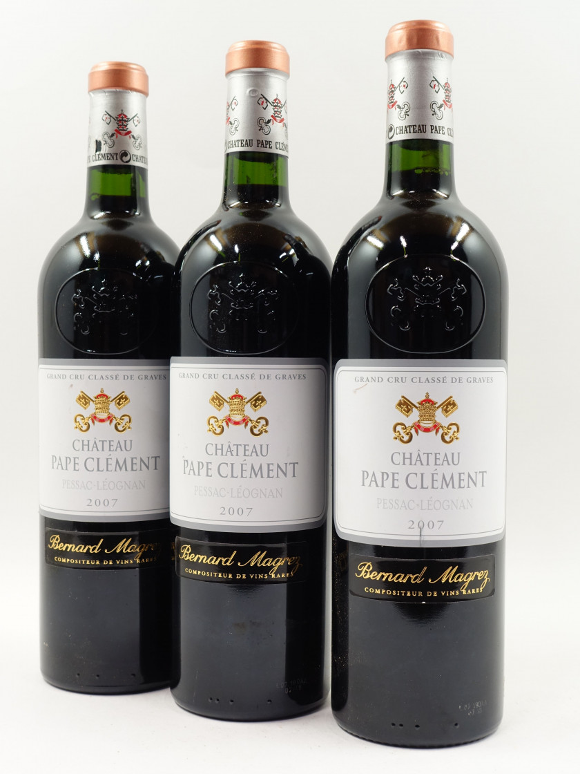 12 bouteilles CHÂTEAU PAPE CLEMENT 2007 CC Pessac Léognan (étiquettes léger tachées)