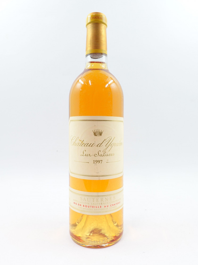 1 bouteille CHÂTEAU D'YQUEM 1997 1er cru Supérieur Sauternes (étiquette léger tachée)