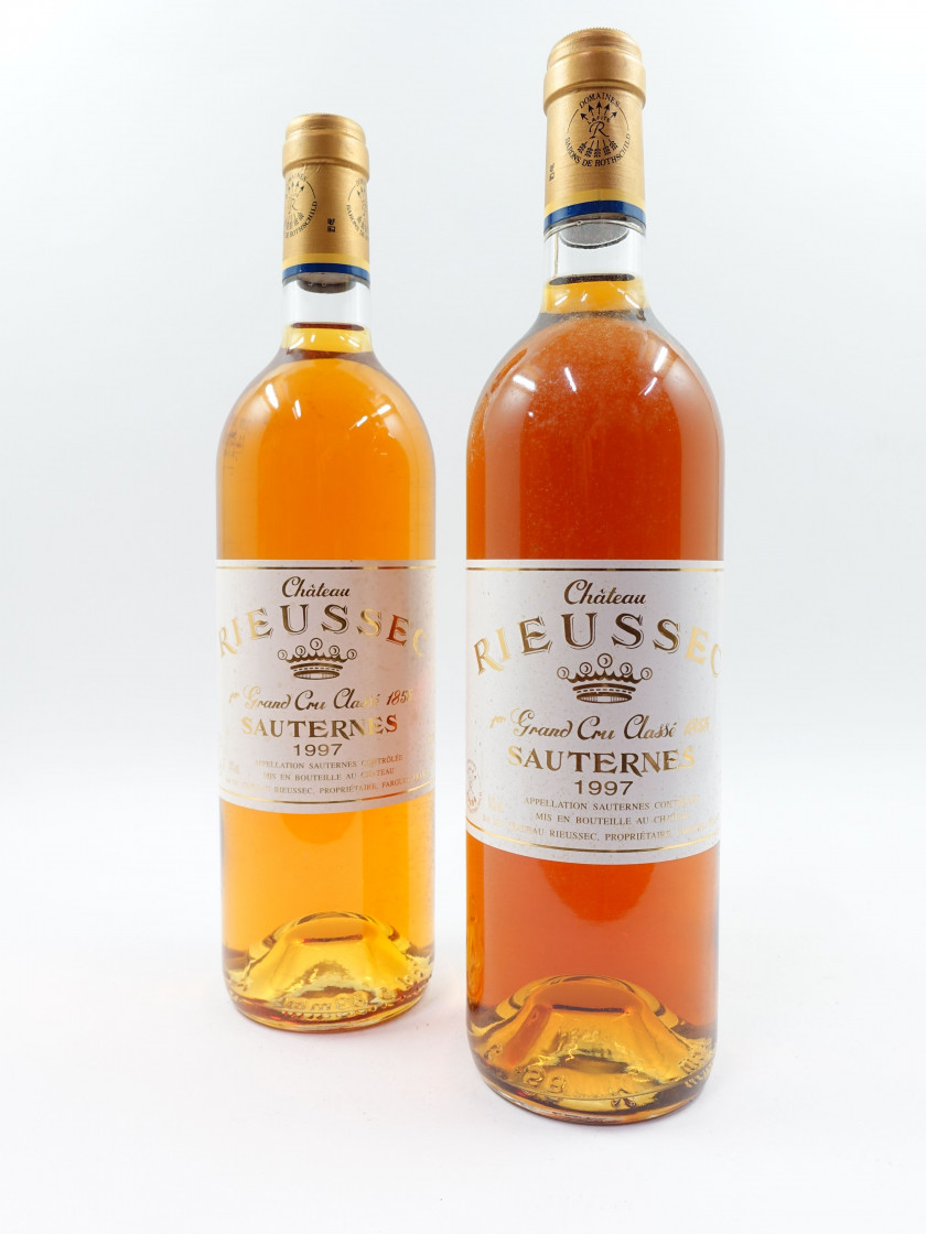 2 bouteilles CHÂTEAU RIEUSSEC 1997 1er cru Sauternes (étiquettes léger tachées)