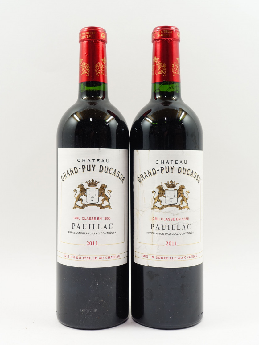 12 bouteilles CHÂTEAU GRAND PUY DUCASSE 2011 5è GC Pauillac (4 étiquettes léger tachées