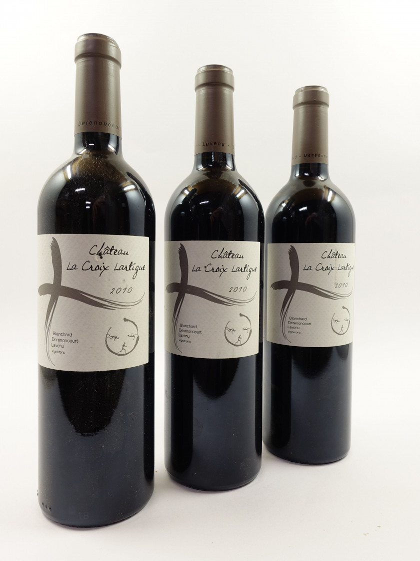 12 bouteilles CHÂTEAU LA CROIX LARTIGUE 2010 Castillon Côtes de Bordeaux (étiquettes léger tachées