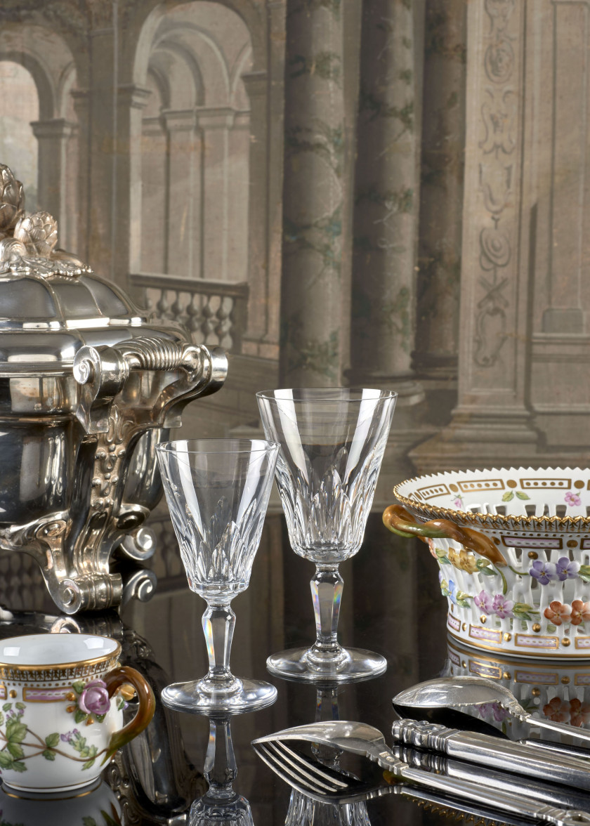 PARTIE DE SERVICE EN PORCELAINE DE COPENHAGUE DU XXe SIÈCLE Modèle Flora Danica
