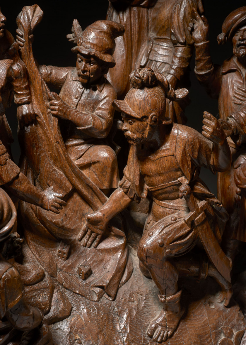 GROUPE D'UN RETABLE EN CHÊNE SCULPTÉ, FLANDRES, ANVERS, VERS 1500-1515 Scène de la Passion du Christ représentant le partage des vêt..