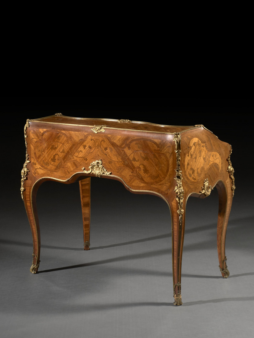 BUREAU DOS D'ÂNE D'ÉPOQUE LOUIS XV Estampille de Bernard Van Risen-Burgh, dit BVRB II