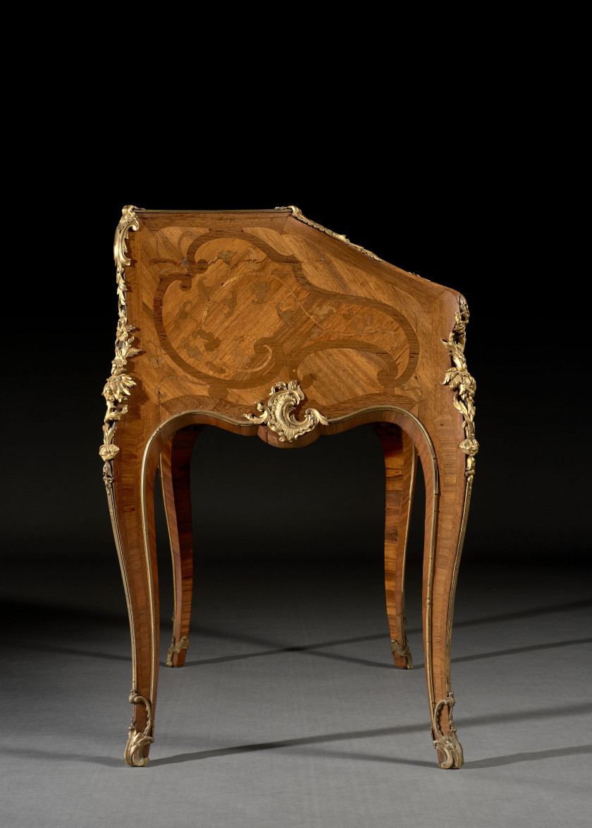 BUREAU DOS D'ÂNE D'ÉPOQUE LOUIS XV Estampille de Bernard Van Risen-Burgh, dit BVRB II