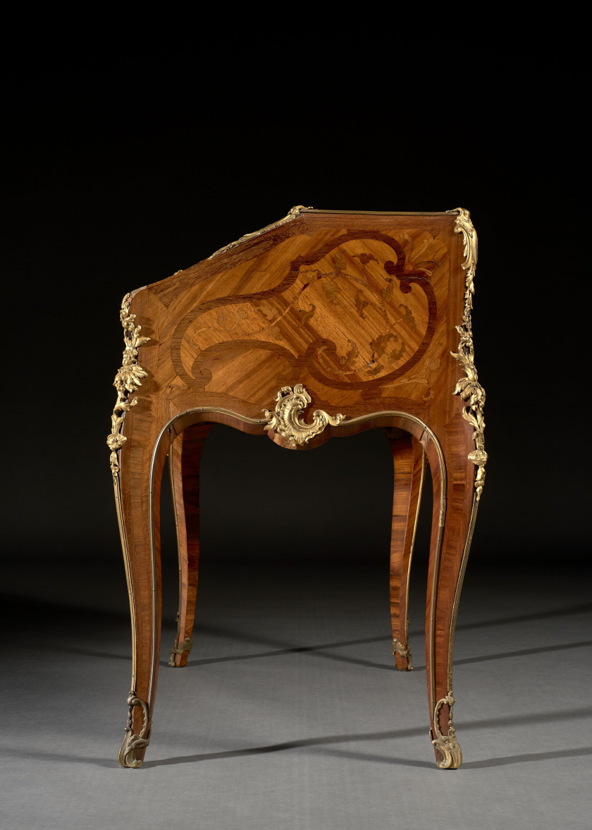 BUREAU DOS D'ÂNE D'ÉPOQUE LOUIS XV Estampille de Bernard Van Risen-Burgh, dit BVRB II