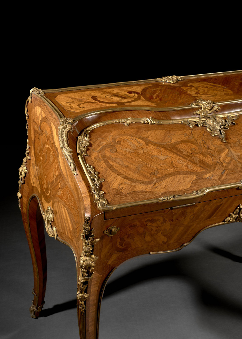 BUREAU DOS D'ÂNE D'ÉPOQUE LOUIS XV Estampille de Bernard Van Risen-Burgh, dit BVRB II