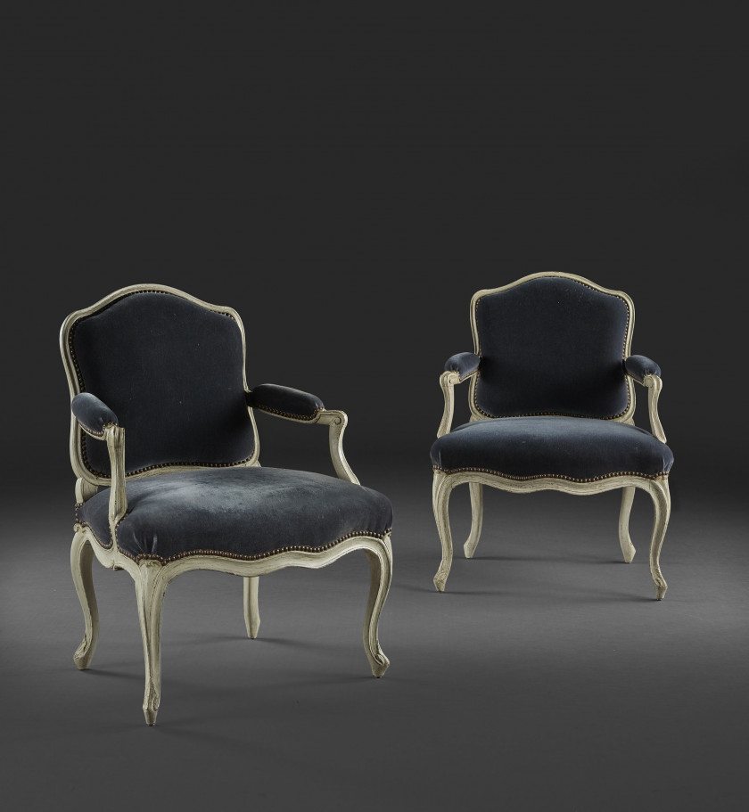 PAIRE DE FAUTEUILS À LA REINE D'ÉPOQUE LOUIS XV Estampille de Jean-Baptiste I Tilliard