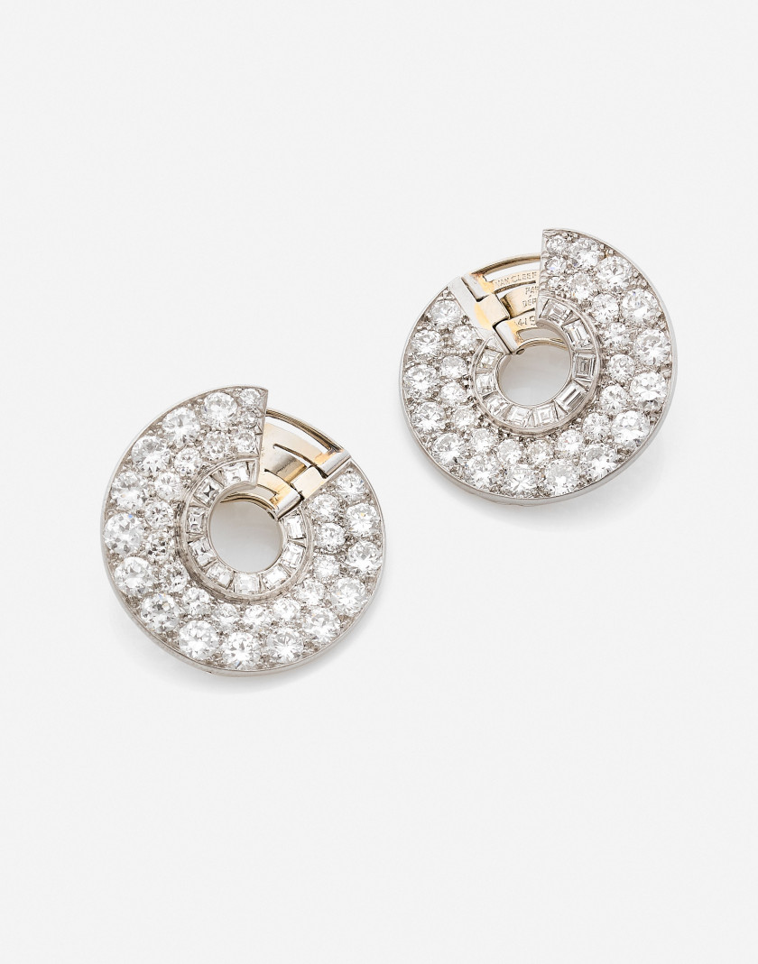 VAN CLEEF & ARPELS  Paire de clips d'oreilles "Disques"