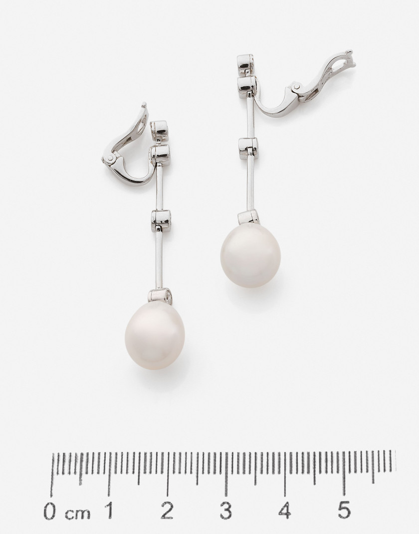 Lorenz BAÜMER pour CHANEL  Paire de pendants d'oreilles