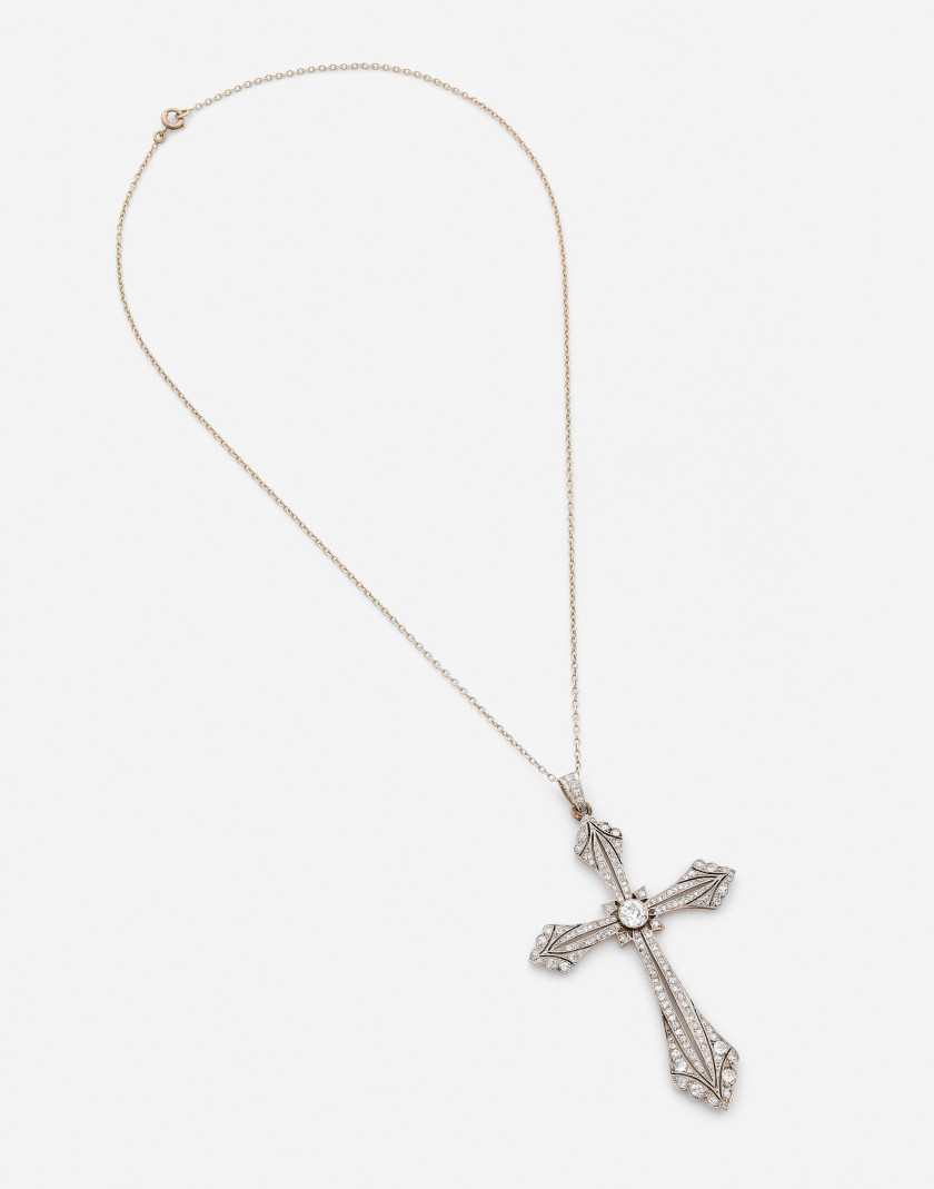 Pendentif croix et sa chaîne