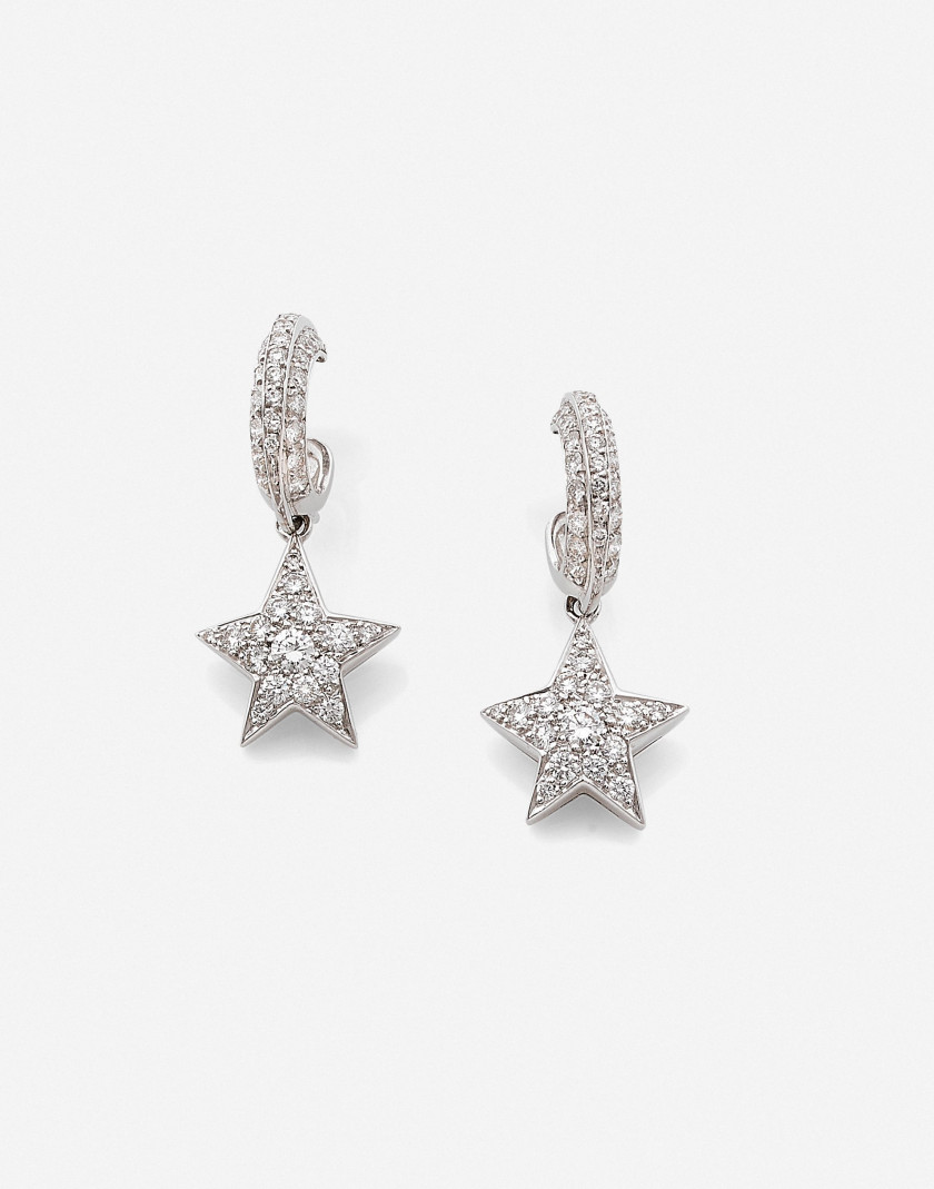 CHANEL  Paire de boucles d'oreilles "Etoiles mini hoops"