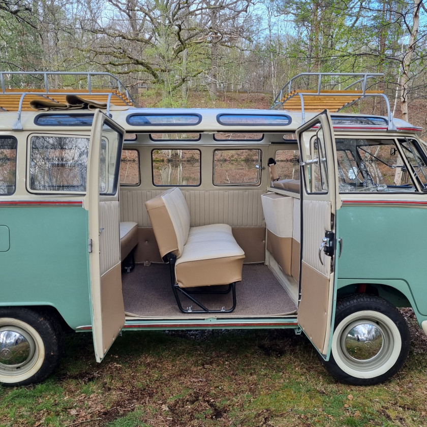 1973 VW Combi T1 1500 Samba 23 Fenêtres