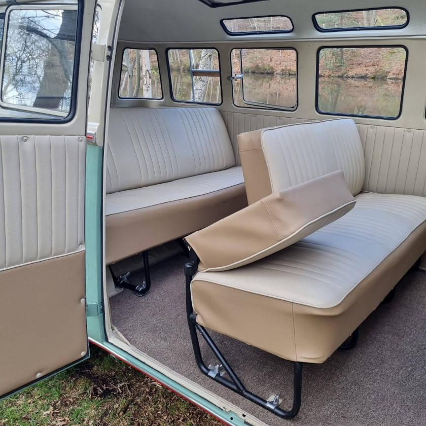 1973 VW Combi T1 1500 Samba 23 Fenêtres