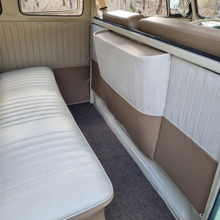 1973 VW Combi T1 1500 Samba 23 Fenêtres