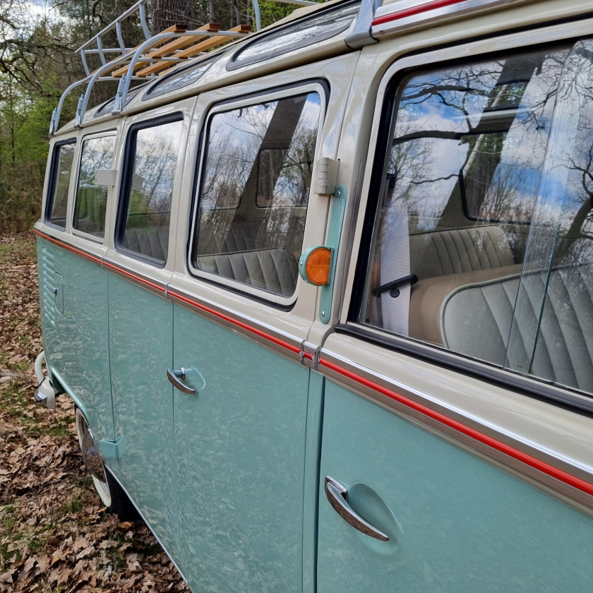 1973 VW Combi T1 1500 Samba 23 Fenêtres