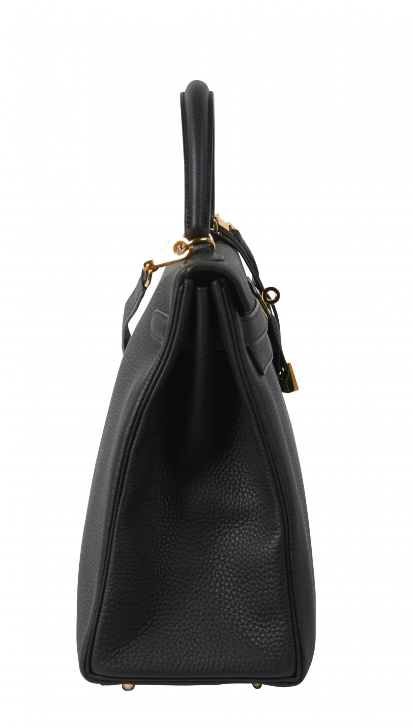 HERMÈS 2017  Sac KELLY Retourné 35 Veau Togo noir Garniture métal plaqué or Bandoulière  KELLY Retourné 35 bag Bla...