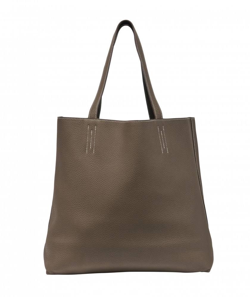 HERMÈS 2012  Sac DOUBLE SENS 36 Taurillon Clémence Étoupe et marron foncé Piqué sellier blanc Dimensions : 36 x 33 x 14...