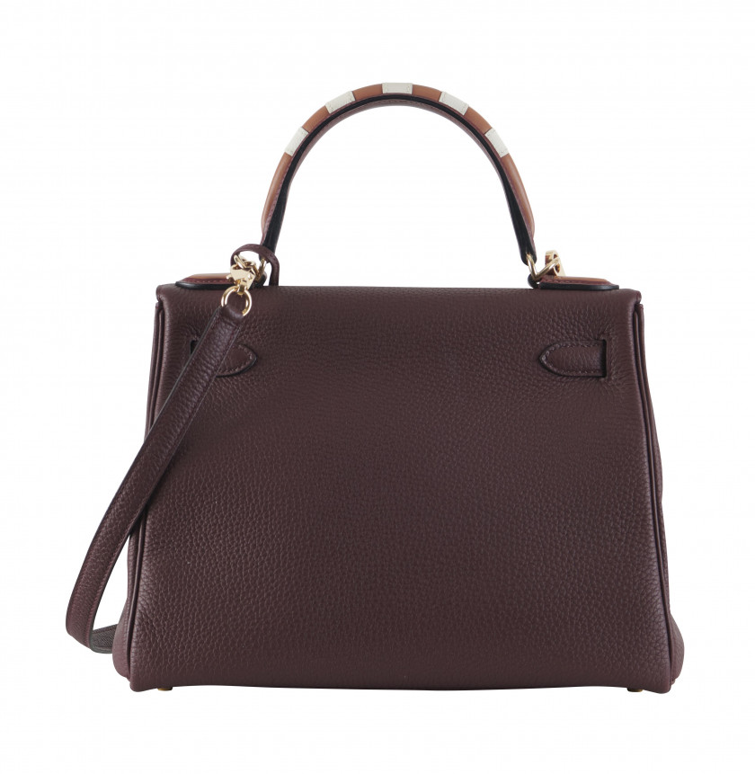HERMÈS Commande Spéciale 2019  Sac KELLY Retourné AU TROT 28 Taurillon Clémence Prune Poignée en box Prune, gold et blan...