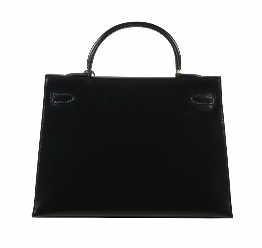 HERMÈS 1986  Sac KELLY Sellier 35 Box noir Garniture métal plaqué or  KELLY Sellier 35 bag Black box calfskin leathe...