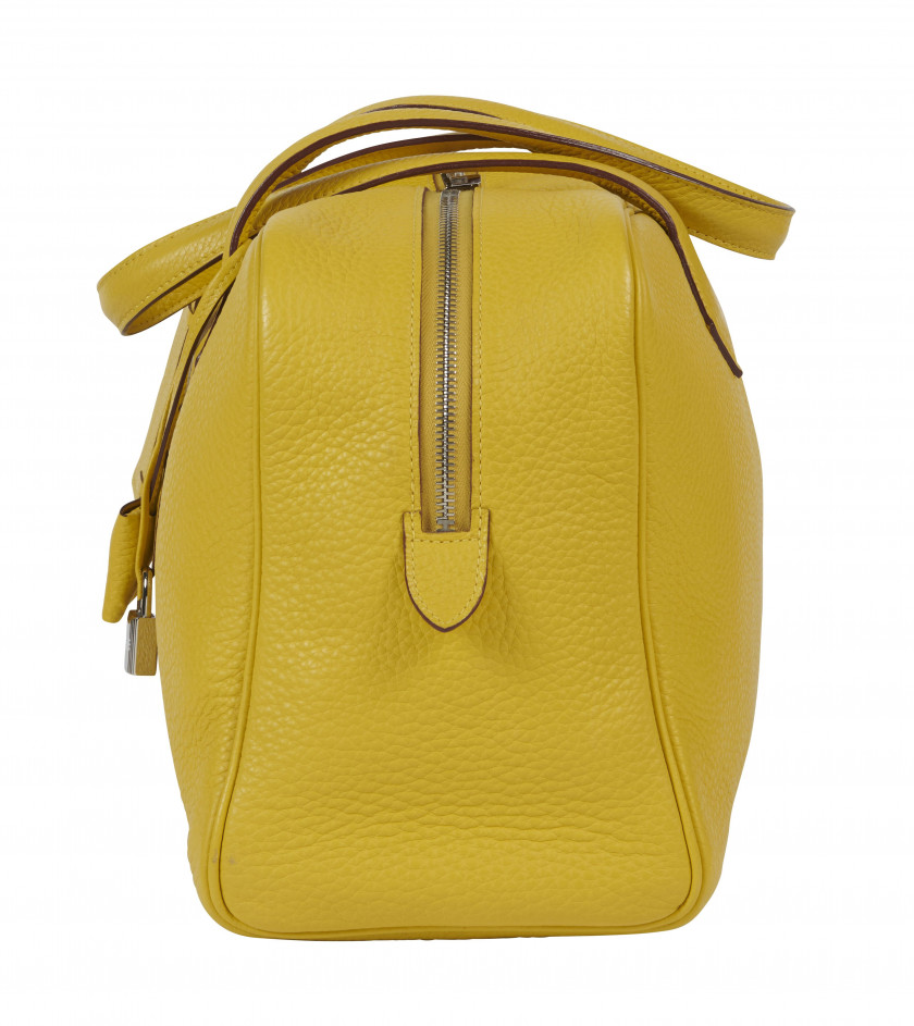 HERMÈS 2009  Sac VICTORIA II FOURRE-TOUT 35 Taurillon Clémence jaune Garniture métal argenté palladié  VICTORIA II FOU...