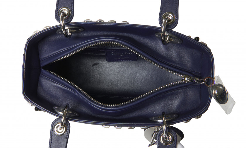 CHRISTIAN DIOR 2016  Sac LADY DIOR Cuir marine rehaussé de clous, perles et strass Garnitures en métal argenté Dimension...