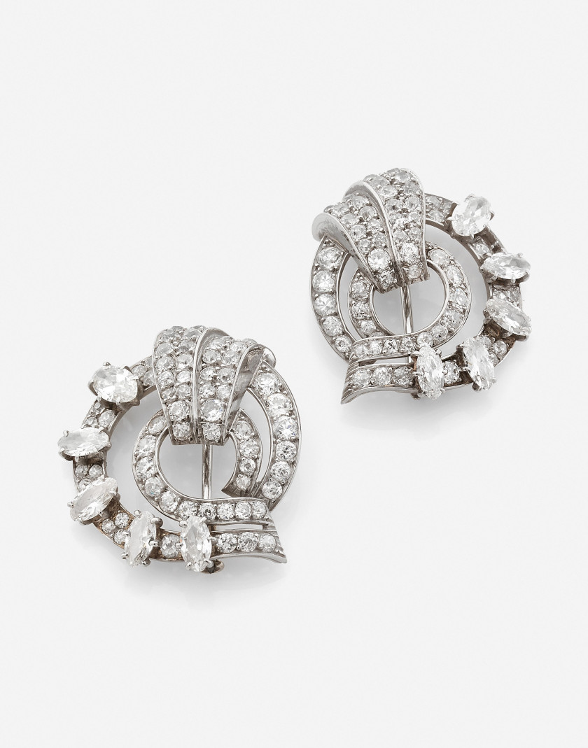 Deux broches
